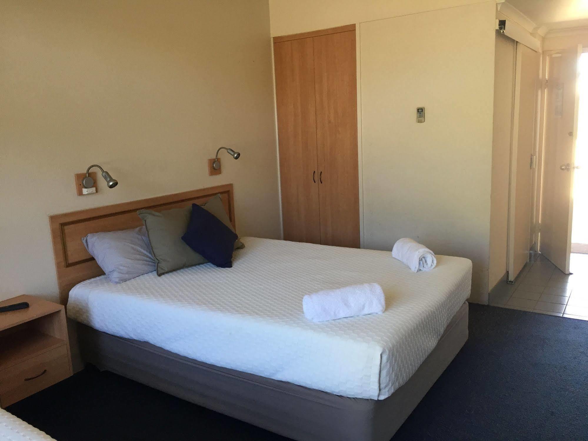 Banana Hotel Motel Екстериор снимка